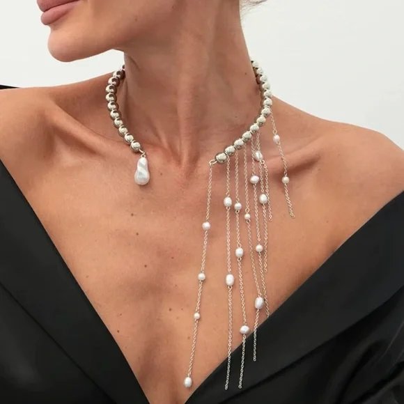 Elegant Silver and White Pearl Necklace - Picture 2 of 6